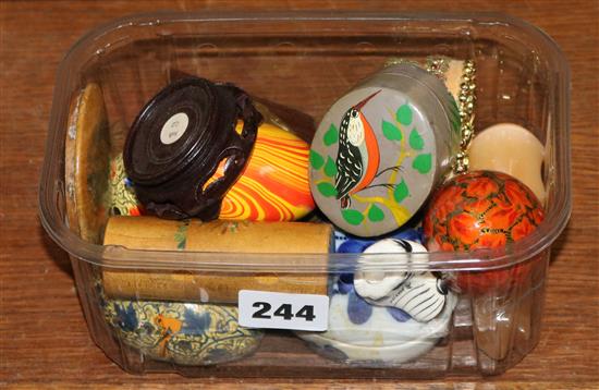 Qty egg shaped boxes & others(-)